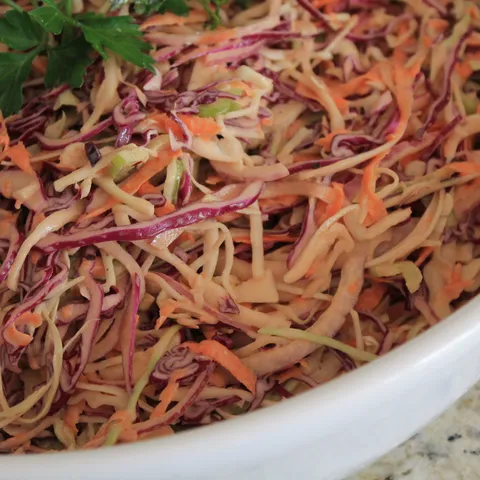Salata od kupusa sa tahini preljevom