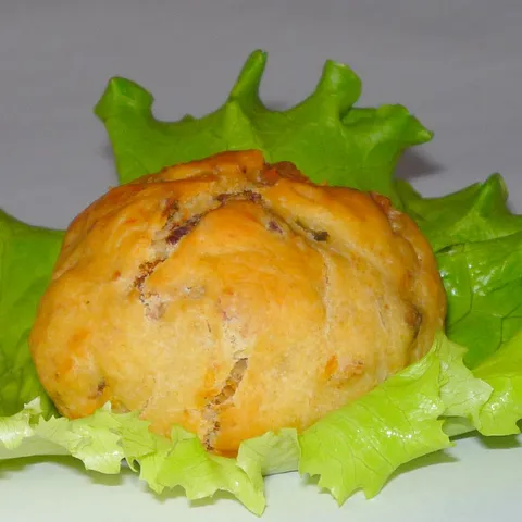 Rustične michette (peciva) s čvarcima i češnjakom