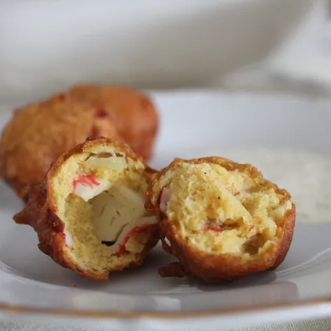 Hushpuppy sa povrcem i surimi stapicima
