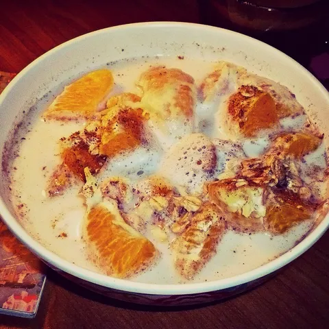 Egzotični musli sa bananom i pomorandžom