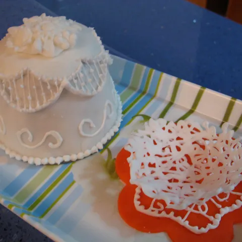Ukrasavanje, royal icing, part 3, cipka, string work and extensions.