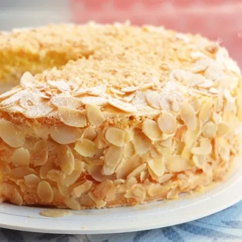 Torta od ananasa i badema