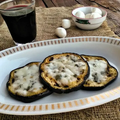 Patlidžan sa pestom i mocarelom