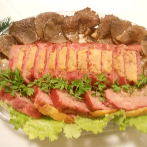 Bozicni mesni rolat