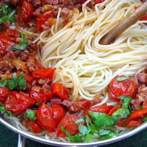 Spaghetti u umaku od pecene rajcice