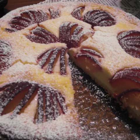 Tart sa sljivama i sirom