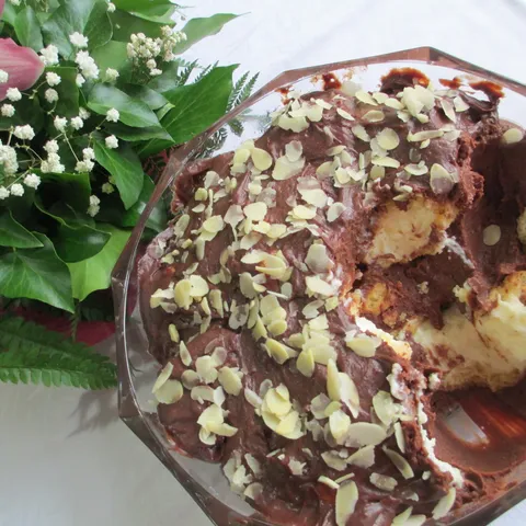 Profiteroli u cokoladni krem