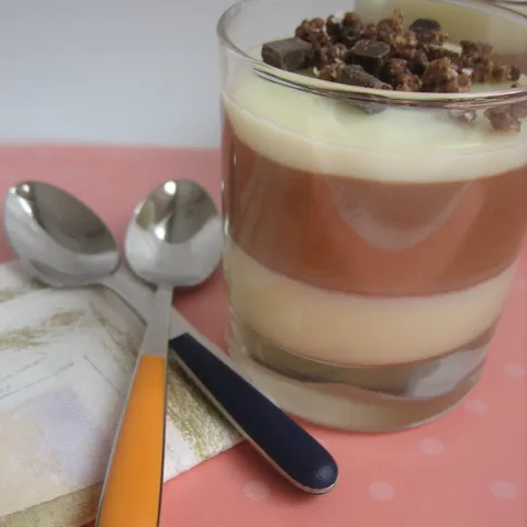Dvobojni čokoladni mousse s kavom