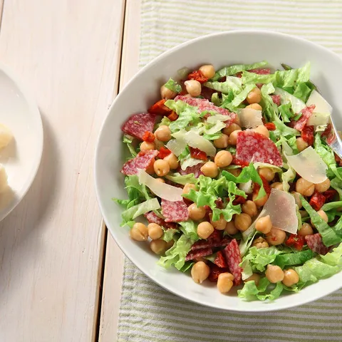Zimska salata sa slanutkom