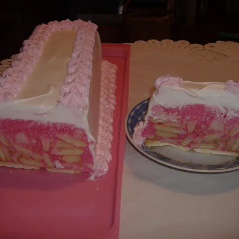 keks torta sa jogurtom i ukusom maline