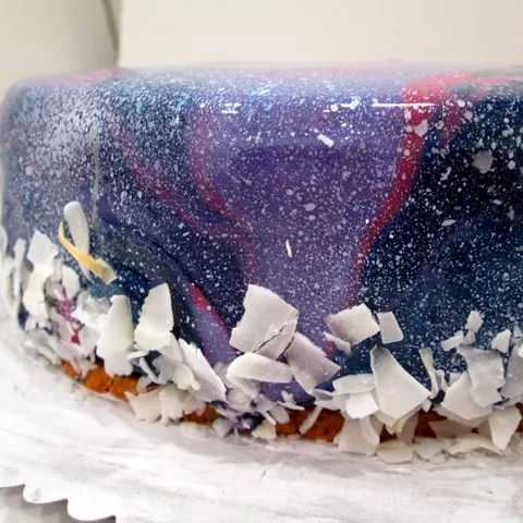Torta (entremets) s jagodama, limunom i bosiljkom