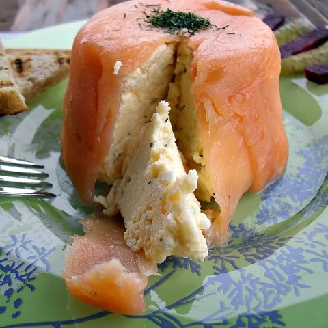 Fritata sa dimljenim lososom