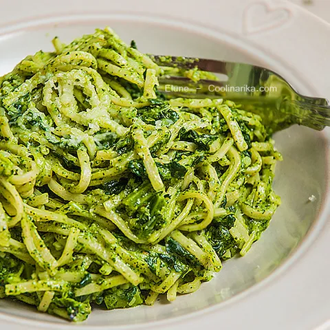 Pasta sa umakom od kelja alla pesto