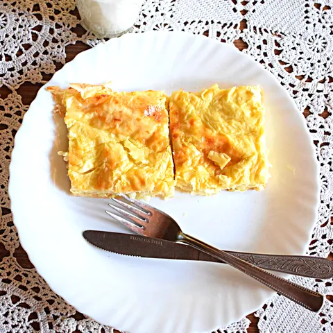 Pita sa feta sirom i prazilukom