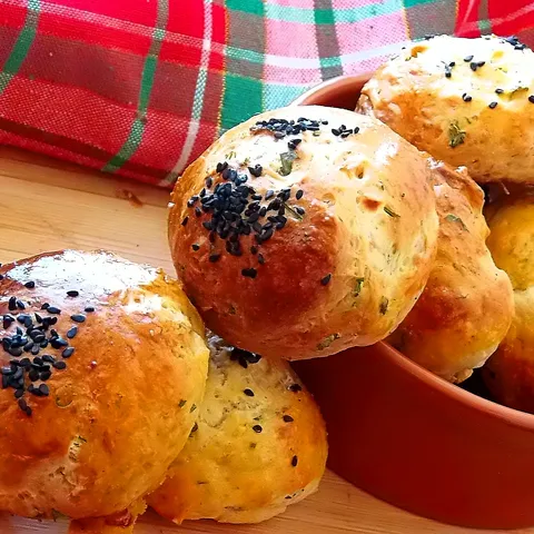 Ayranlı poğaça/fine pogačice sa začinskim bilje