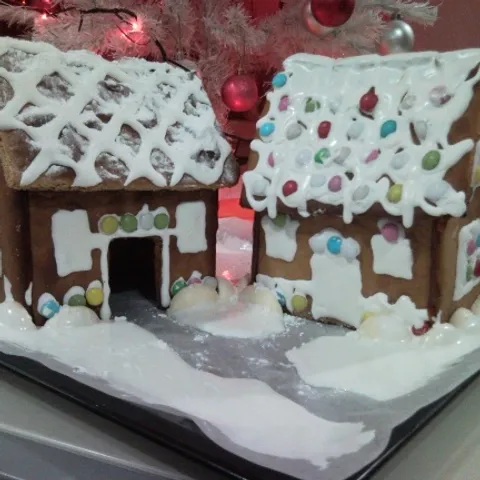 Gingerbread house (kuća od medenjaka)