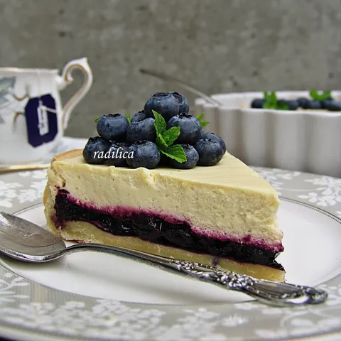 Tart sa Borovnicama i Penom od Limuna