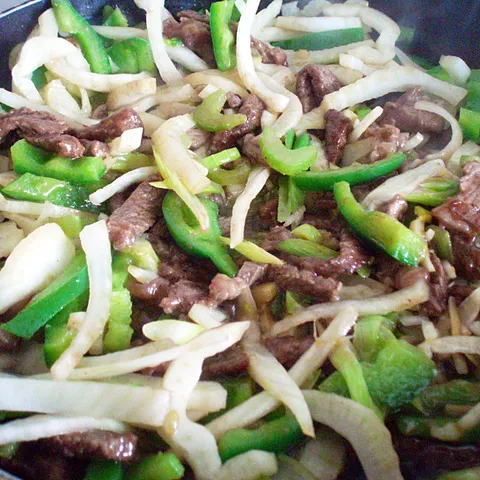Kineski stir fry s komoračem i junetinom
