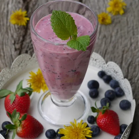 Smoothie od banane i šumskog voća - djegica