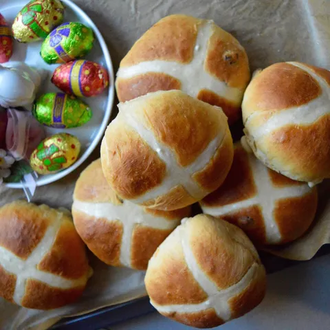 Hot cross buns - slatka uskršnja peciva