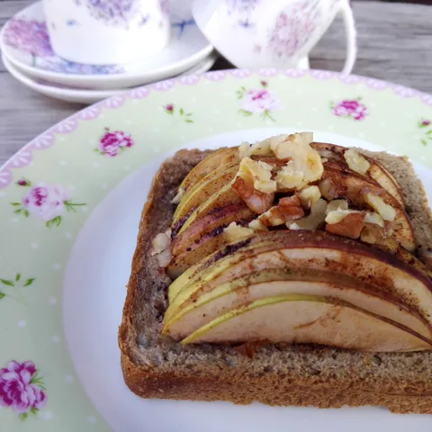 Tost sa jabukama