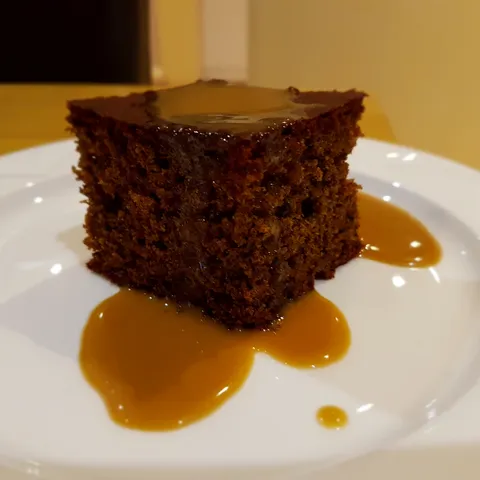 Engleski sticky toffee pudding