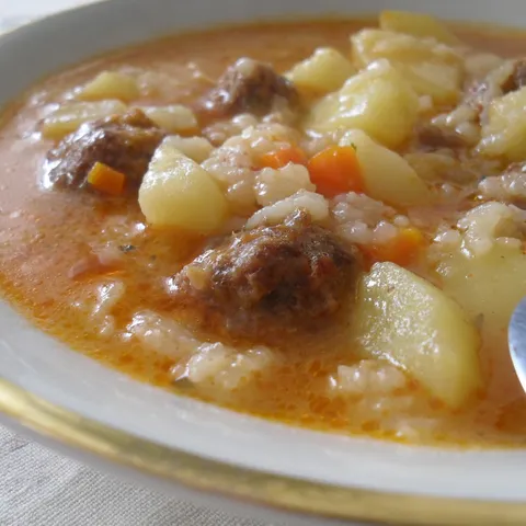Krompir Corba sa Mesnim Okruglicama