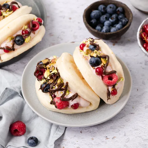 Slatki bao buns s malinama