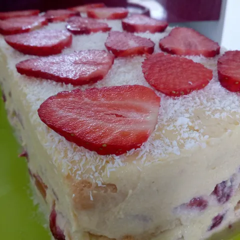 Kokos torta sa jagodama