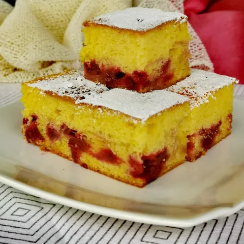 Jednostavni kolač sa višnjama