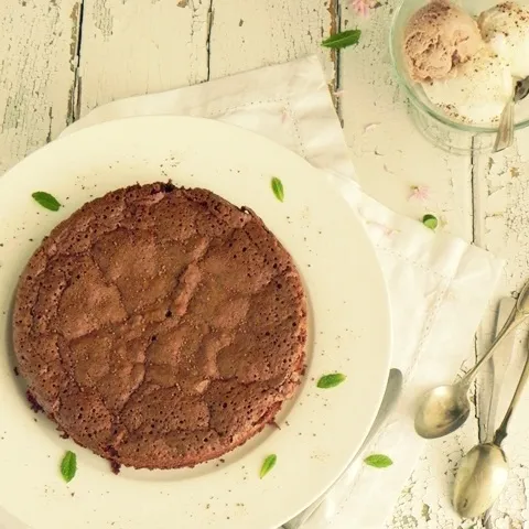 Čokoladna torta s bademima