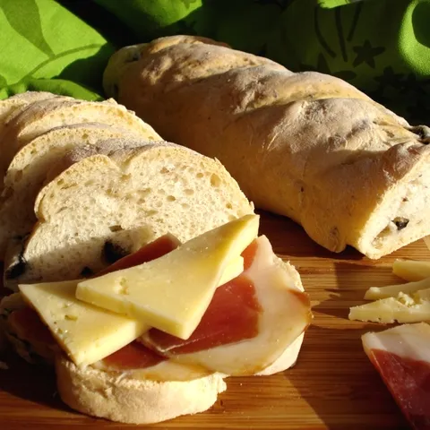 Baguette s crnim maslinama