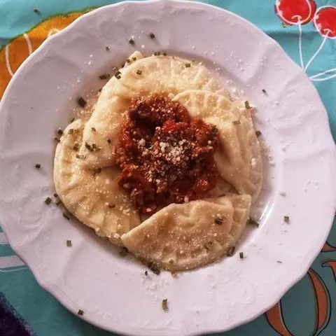 Ravioli punjeni skutom
