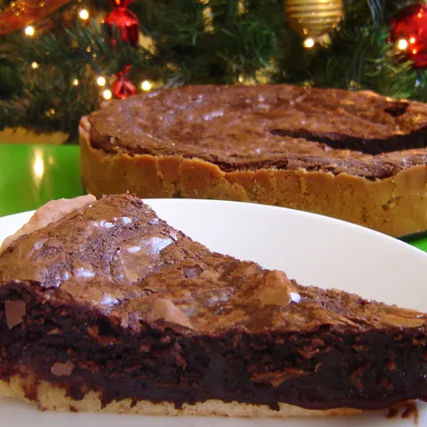 Čokoladni tart sa marmeladom od višanja