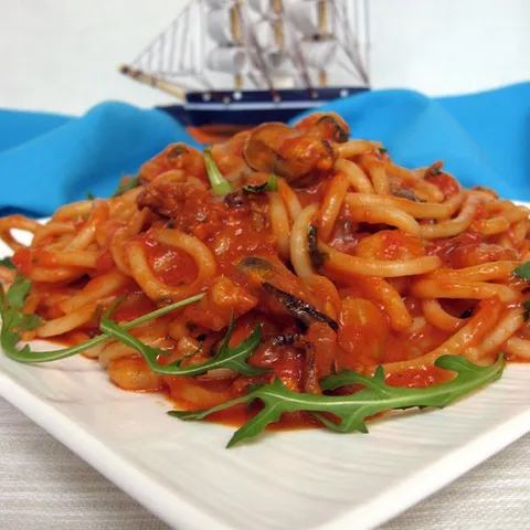 PASTA SA GAMBORIMA I DAGNJAMA NA CRVENO