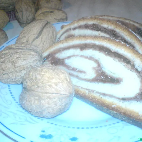 Štrudla sa džemom i orasima