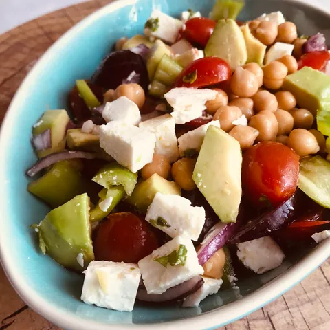 Salata sa avokadom i sirom