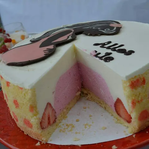 Prelijepa jagodina torta