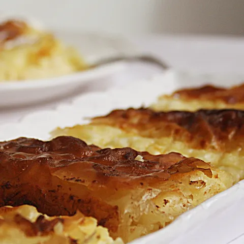 Slana štrudla sa sirom i vrhnjem po trikovima moje bake