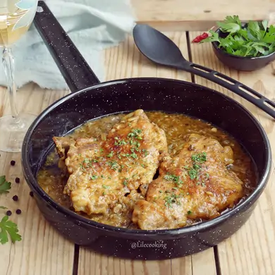 Teleći kotleti u umaku od luka, senfa i bijelog vina