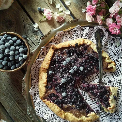Galette/pita s rogačem i aronijom
