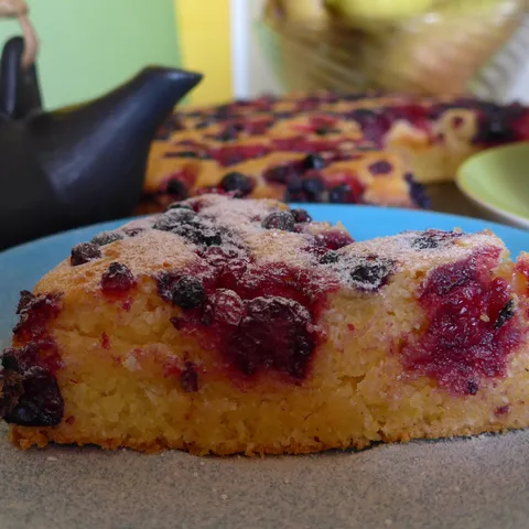 Kolač sa palentom, šumskim vočem i jogurtom (bez glutena, vegan)