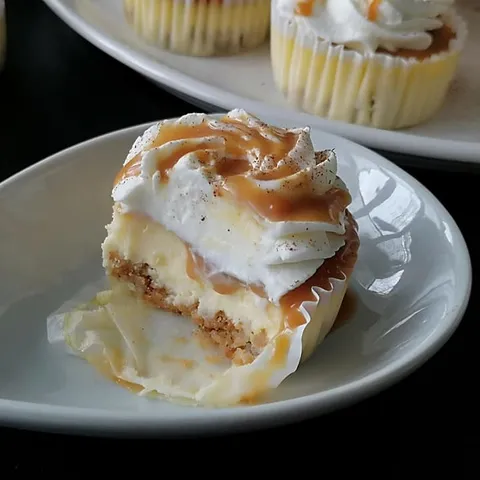 Mini cheesecake sa karamelom
