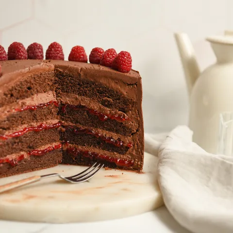 Torta od čokolade i malina s Dolcela puding kremom