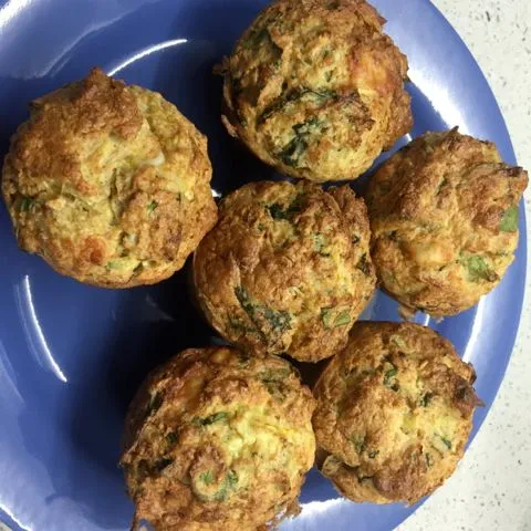 Slani muffins sa tikvicama i spinatom
