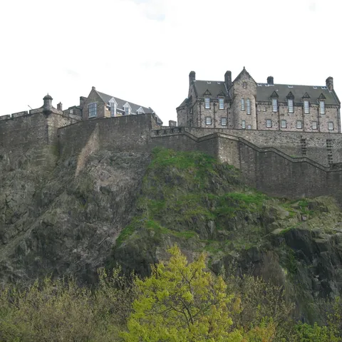 ...prekrasan dvorac u Edinburghu u Škotskoj…