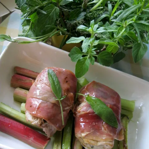 Marinirani svinjski filet, pečen na rabarbari