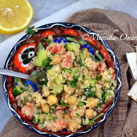 Tabbouleh Salata sa Slanutkom