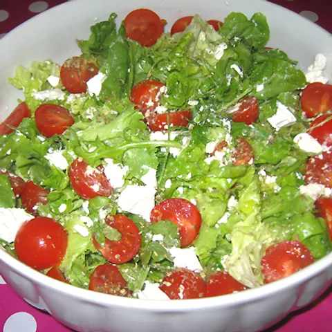 Salata sa rukolom i feta sirom