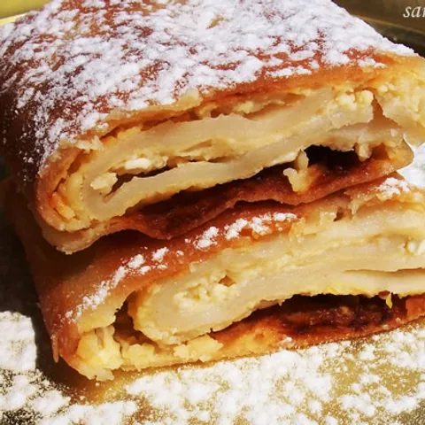 Domaća štrudla s jabukama i sirom